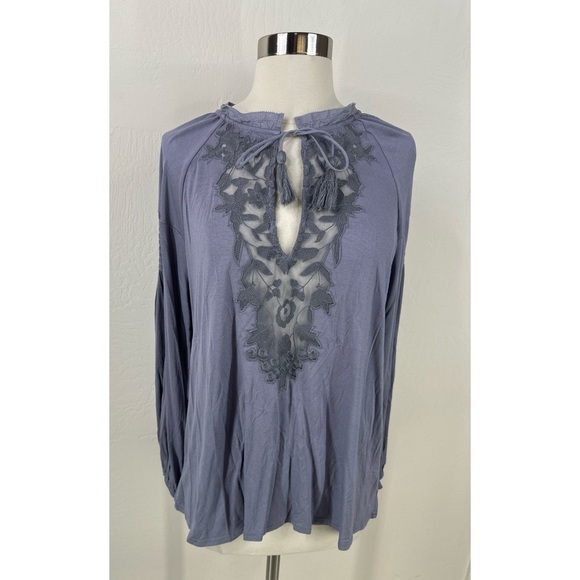 Gimmicks by BKE Embroidered Long Sleeve Tunic Top - Picture 1 of 12